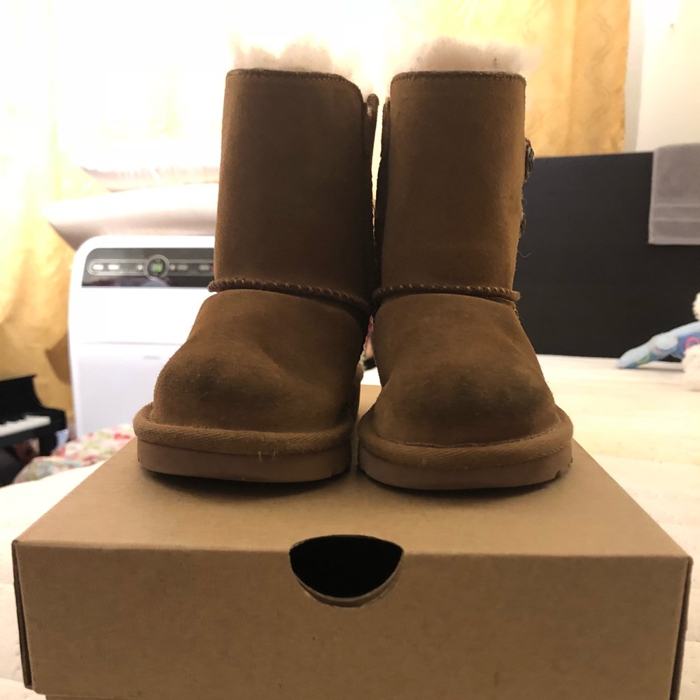 Toddler Ugg boots - Size 7 -Used